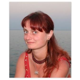 Наталья Курий-Максимив: “Живопись на стекле – это такое искреннее, наивное искусство…”